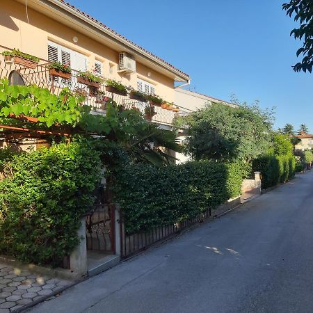 Apartman Oliver Novigrad Istria Buitenkant foto