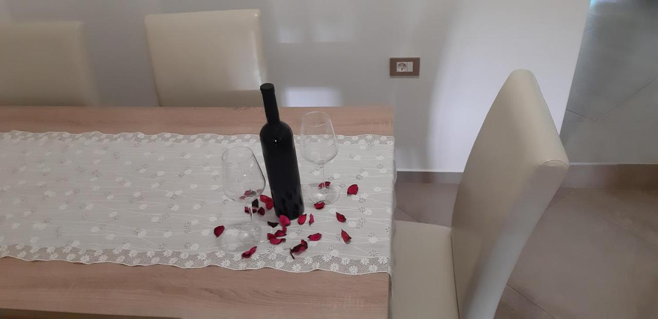 Apartman Oliver Novigrad Istria Buitenkant foto